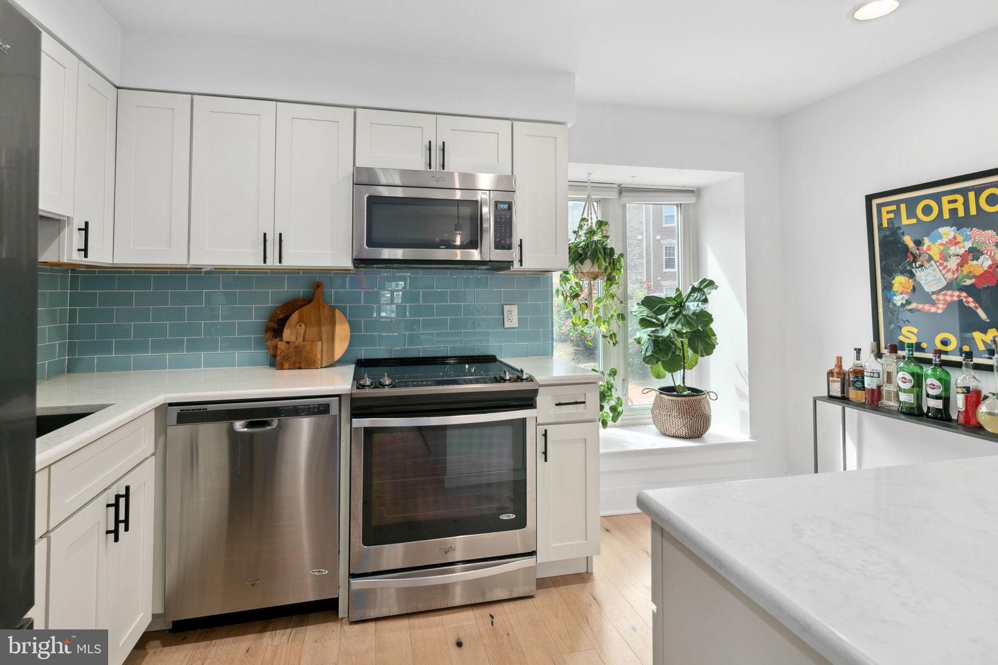 LAUREL MEWS - Residential