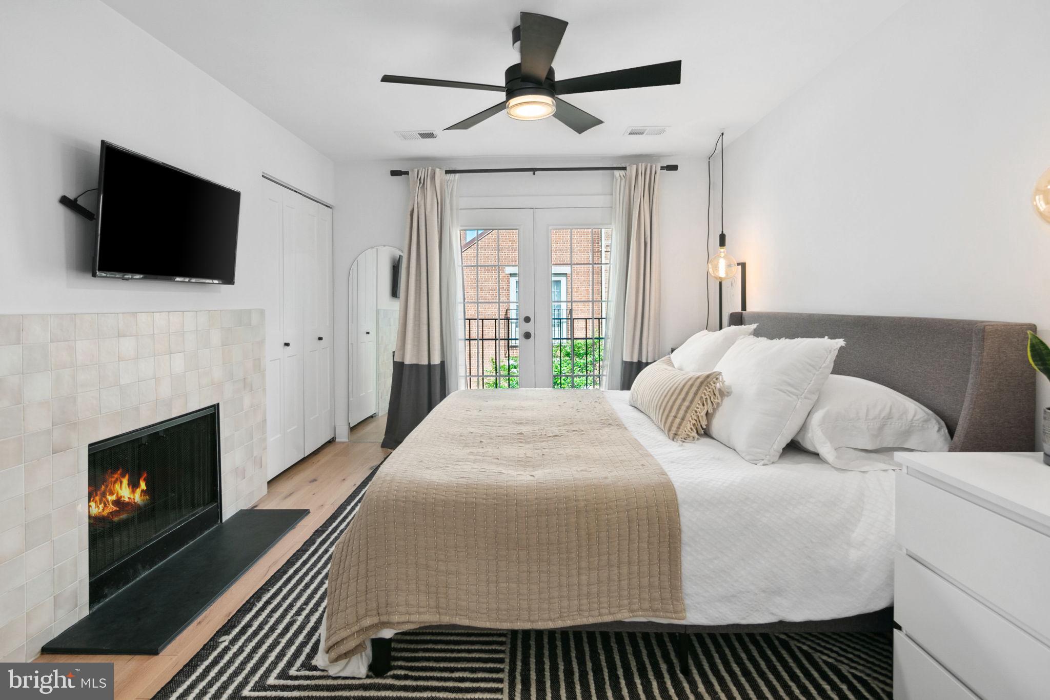 LAUREL MEWS - Residential