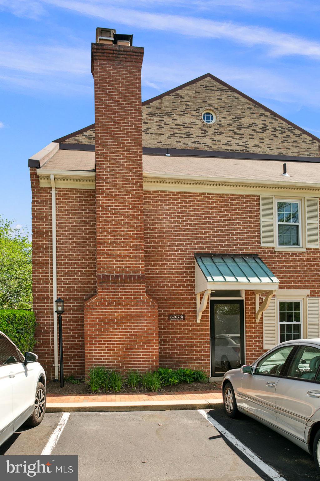 LAUREL MEWS - Residential