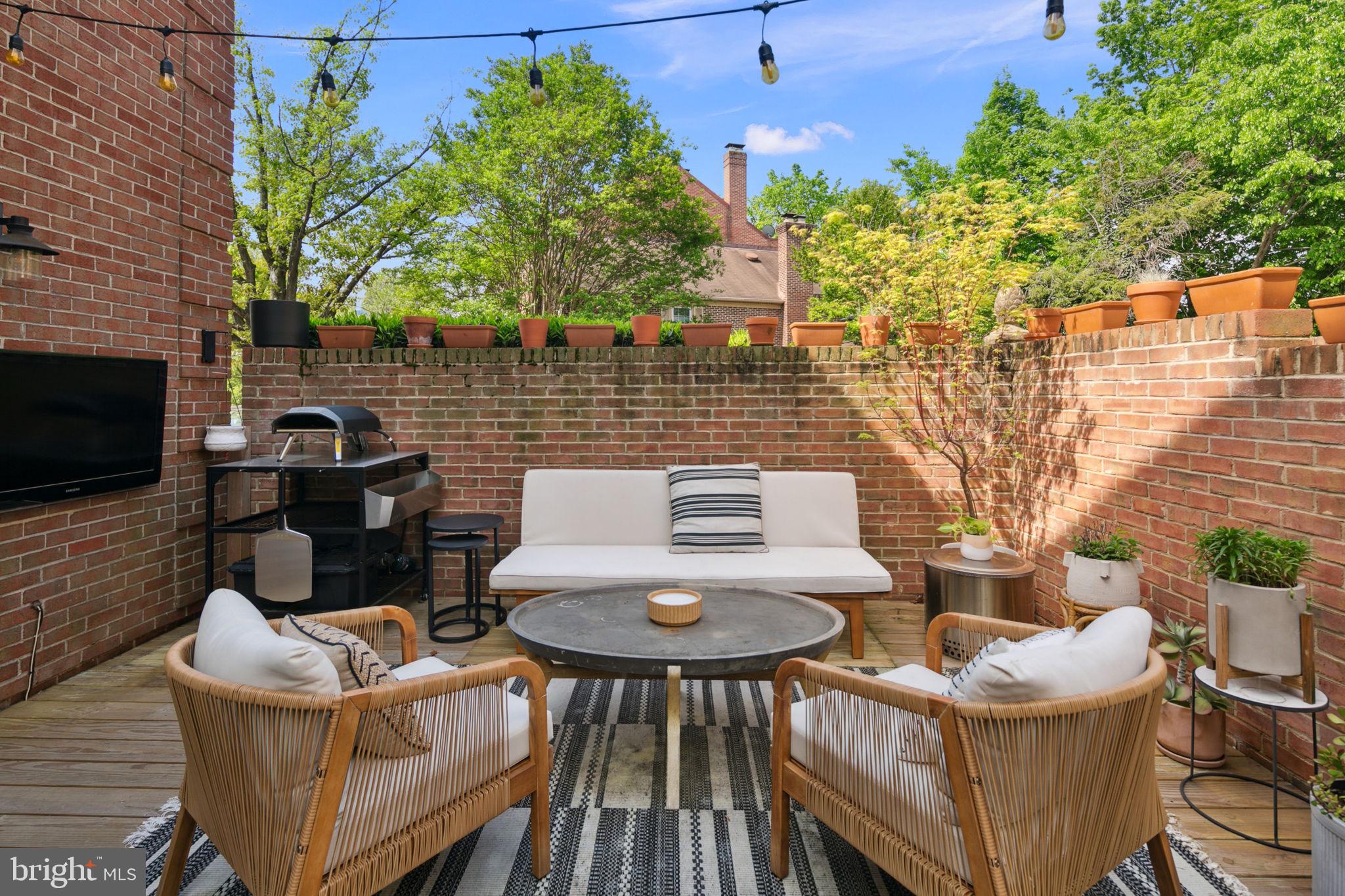 LAUREL MEWS - Residential