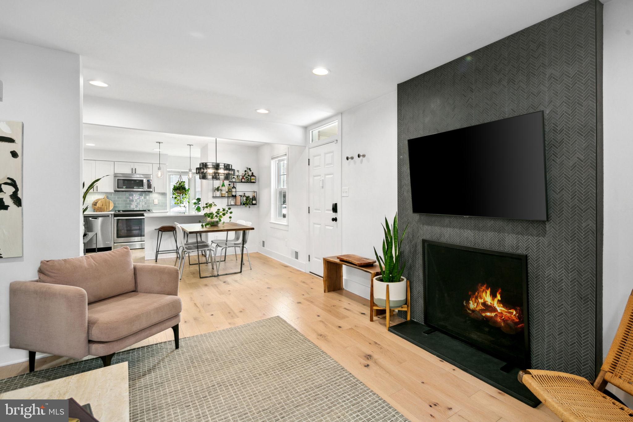 LAUREL MEWS - Residential