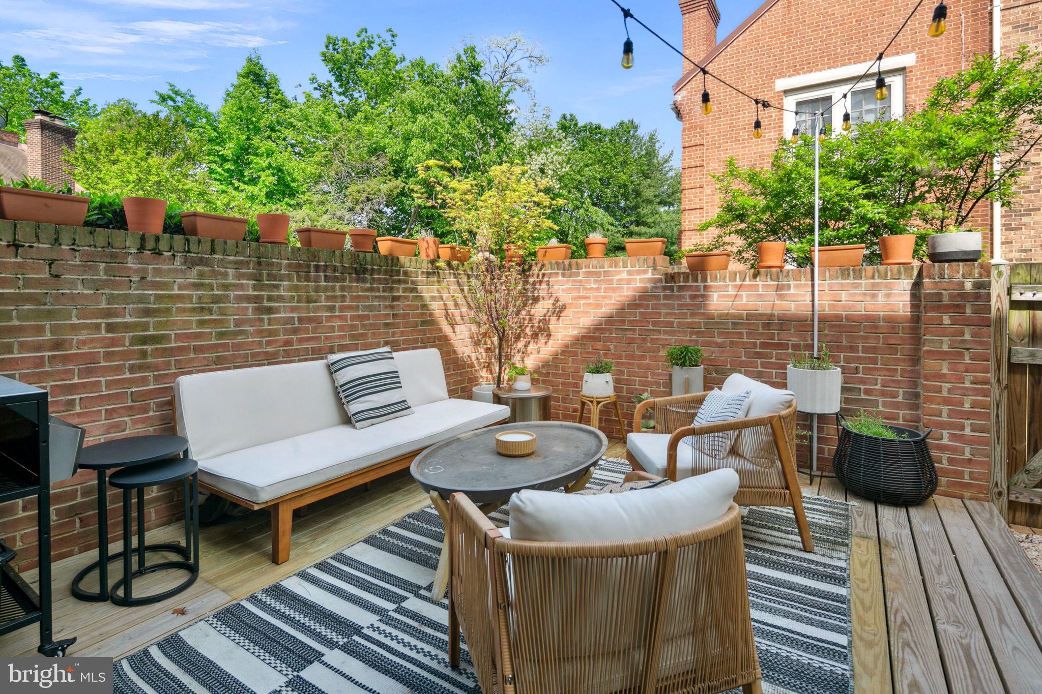 LAUREL MEWS - Residential