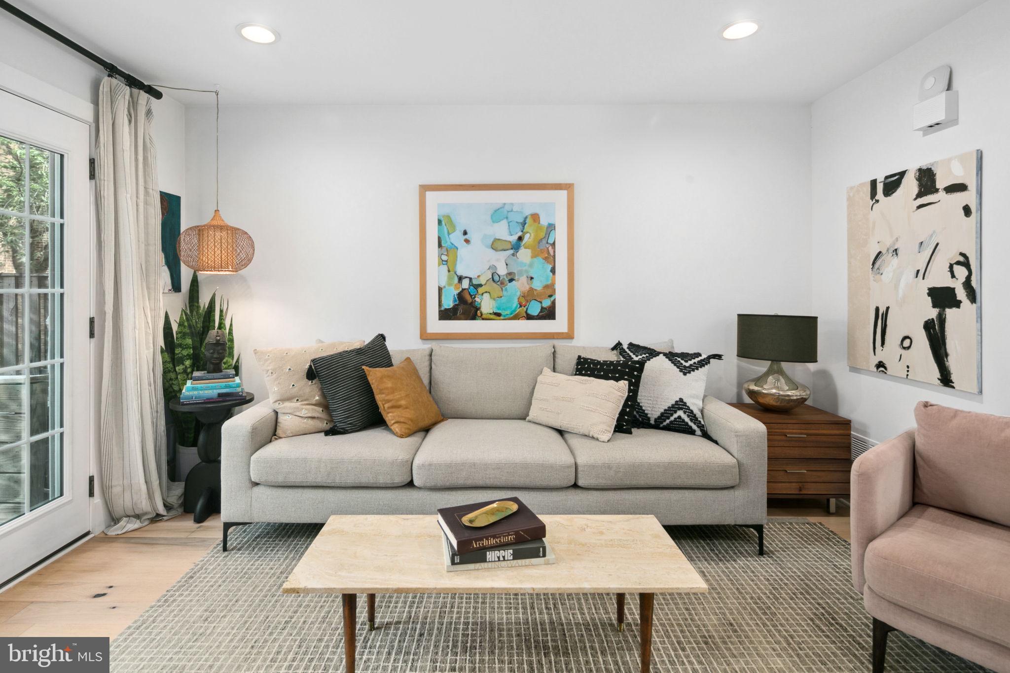 LAUREL MEWS - Residential