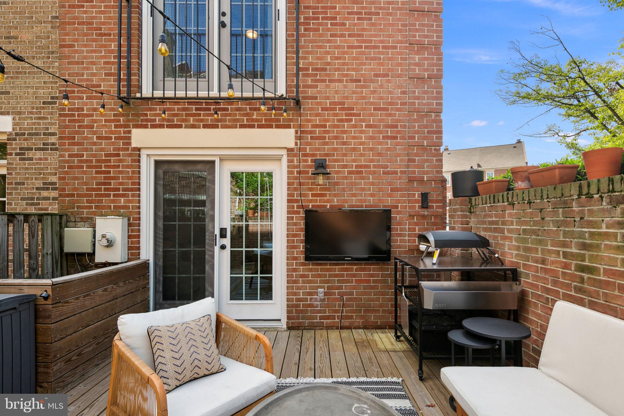 LAUREL MEWS - Residential