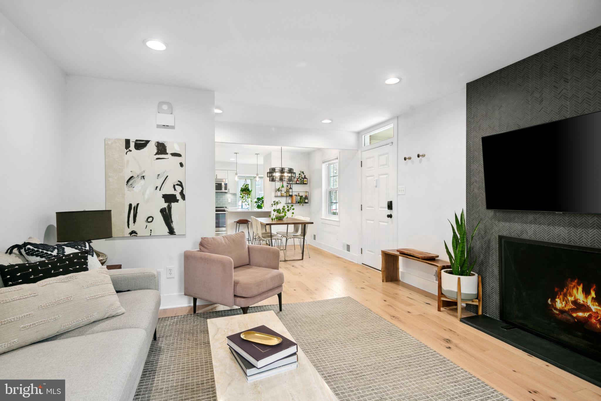 LAUREL MEWS - Residential