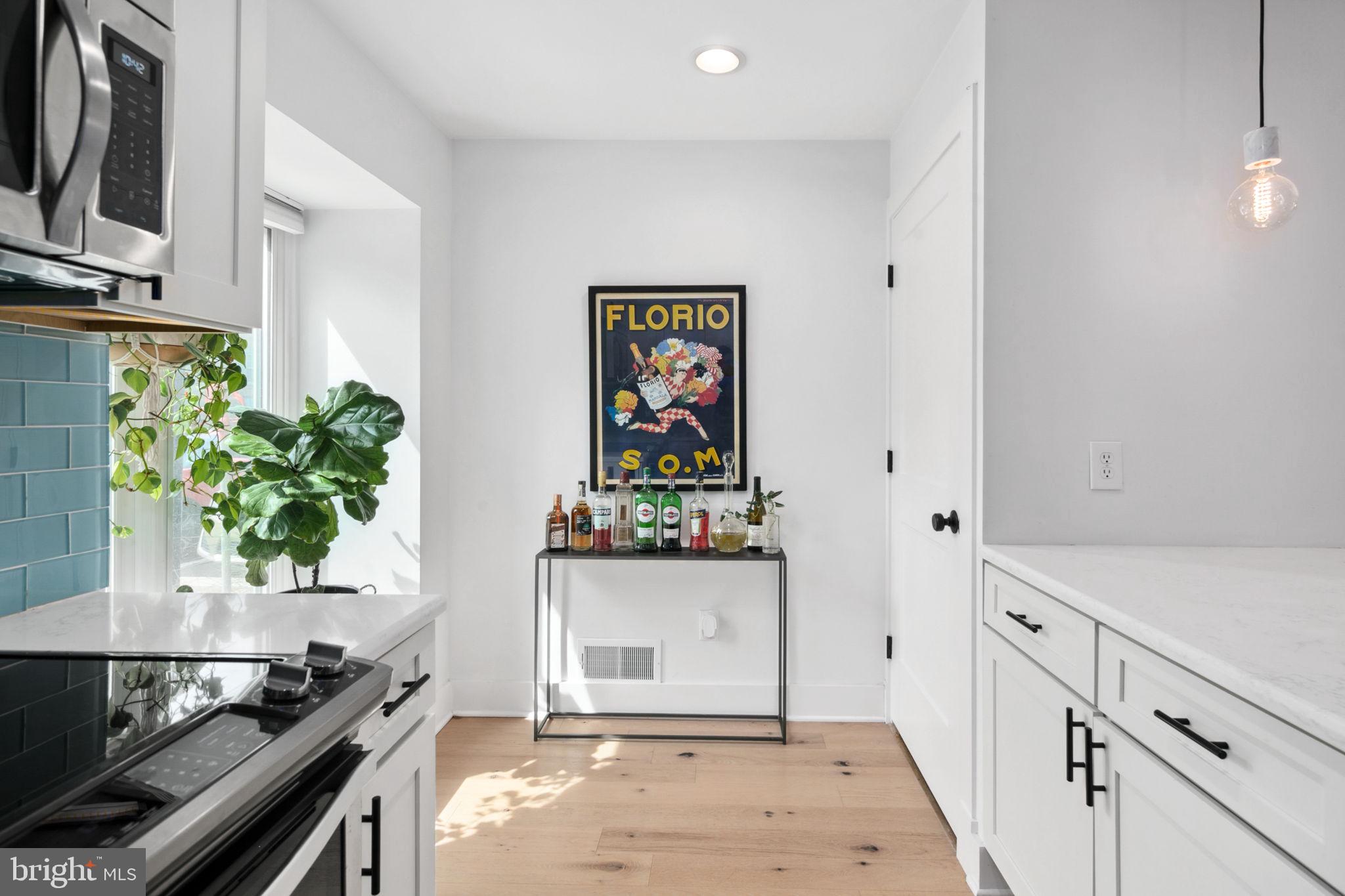 LAUREL MEWS - Residential