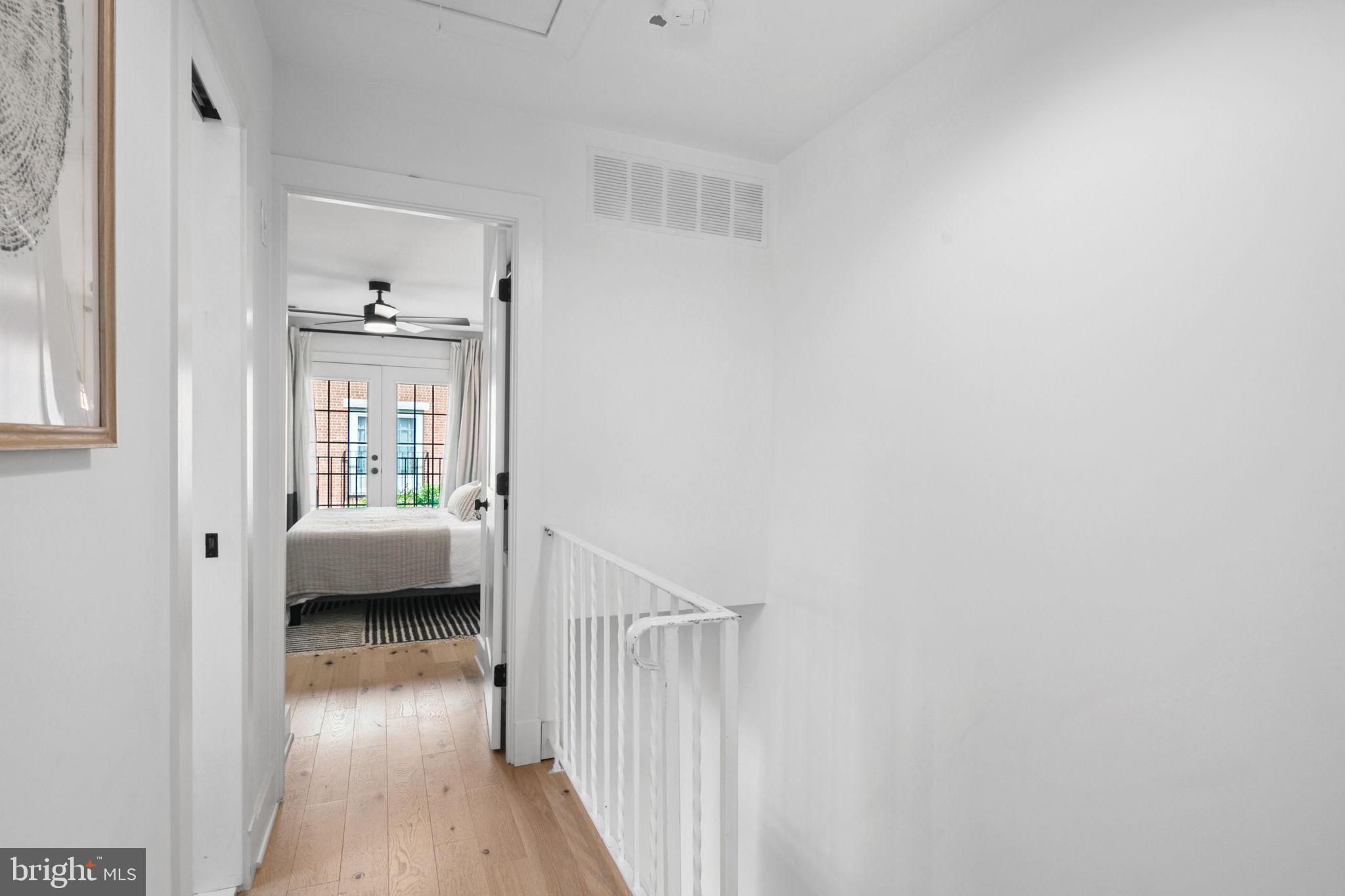 LAUREL MEWS - Residential