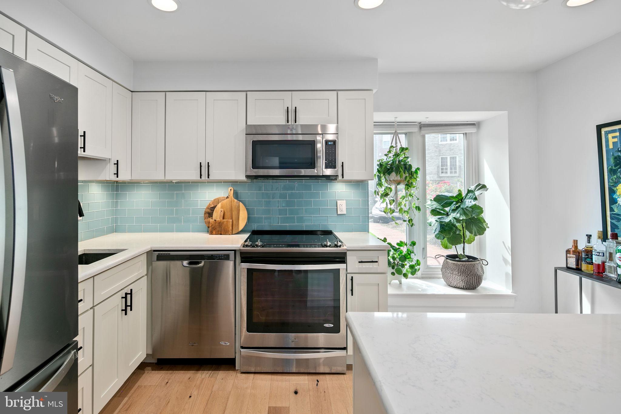 LAUREL MEWS - Residential