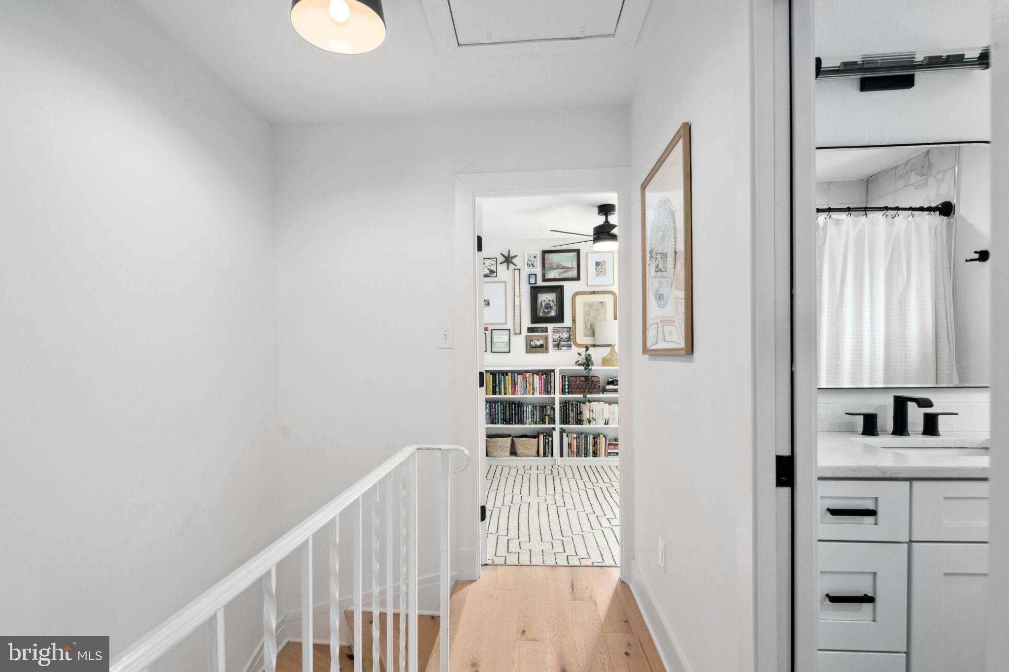 LAUREL MEWS - Residential