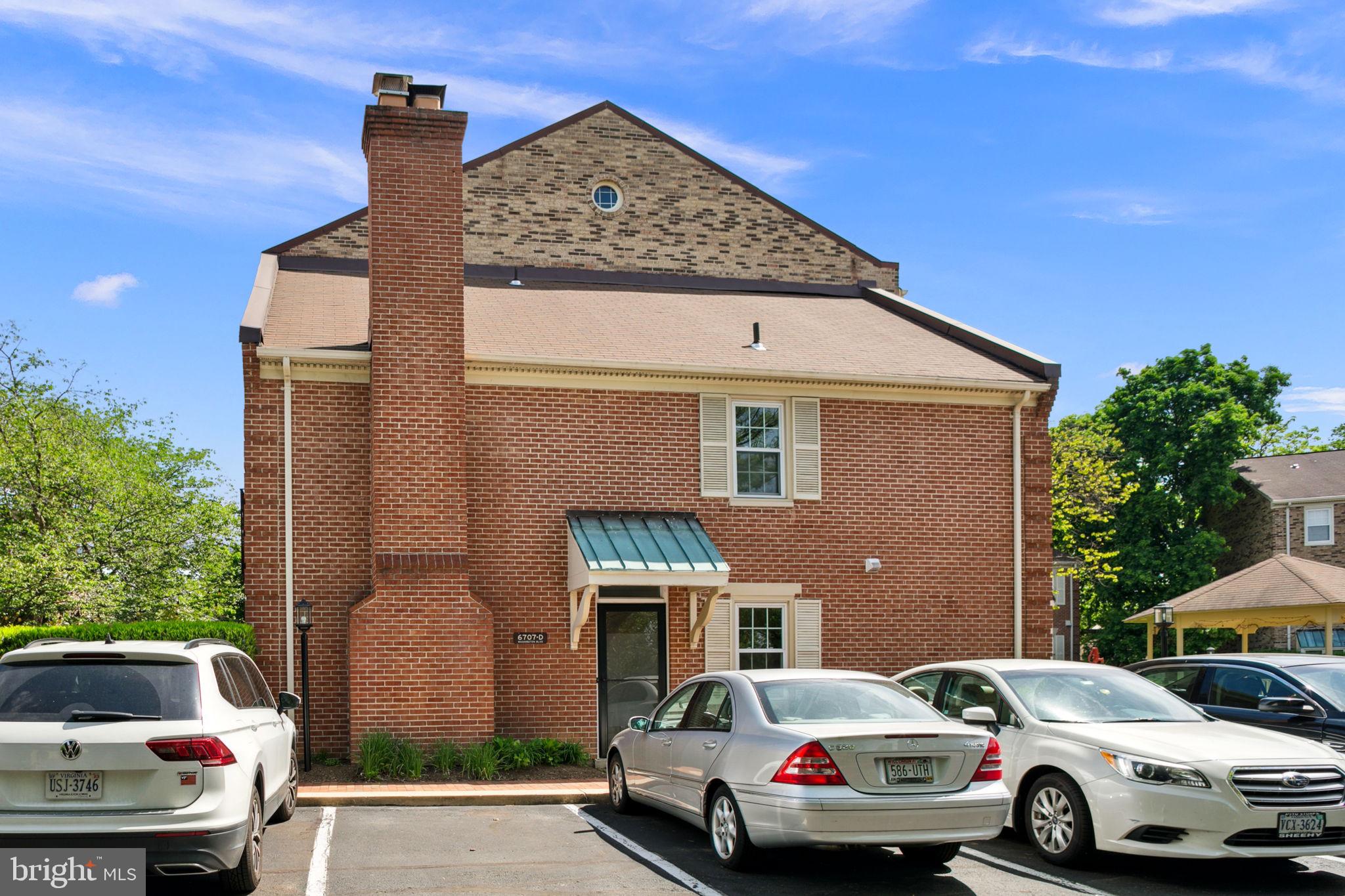 LAUREL MEWS - Residential