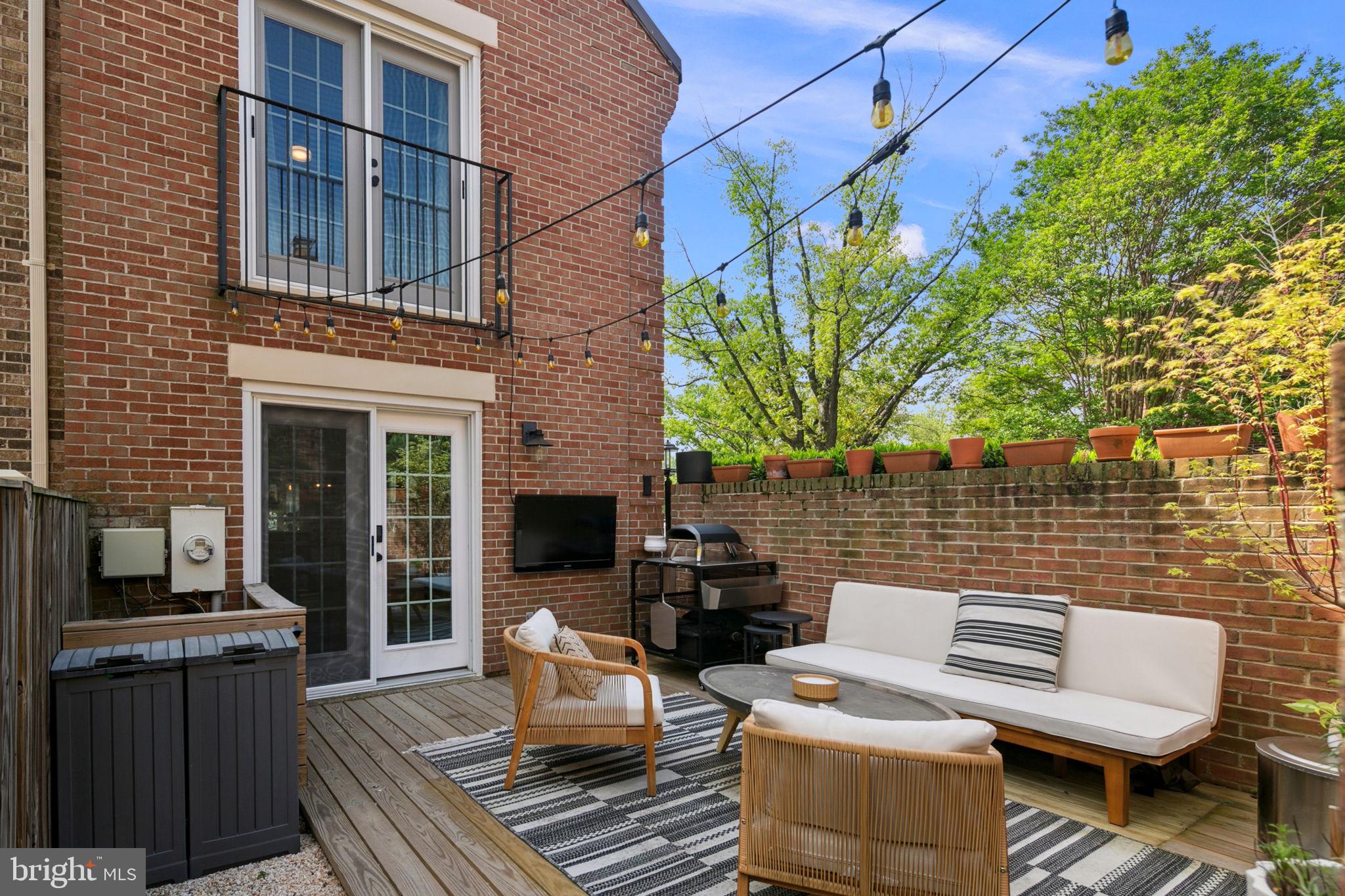 LAUREL MEWS - Residential