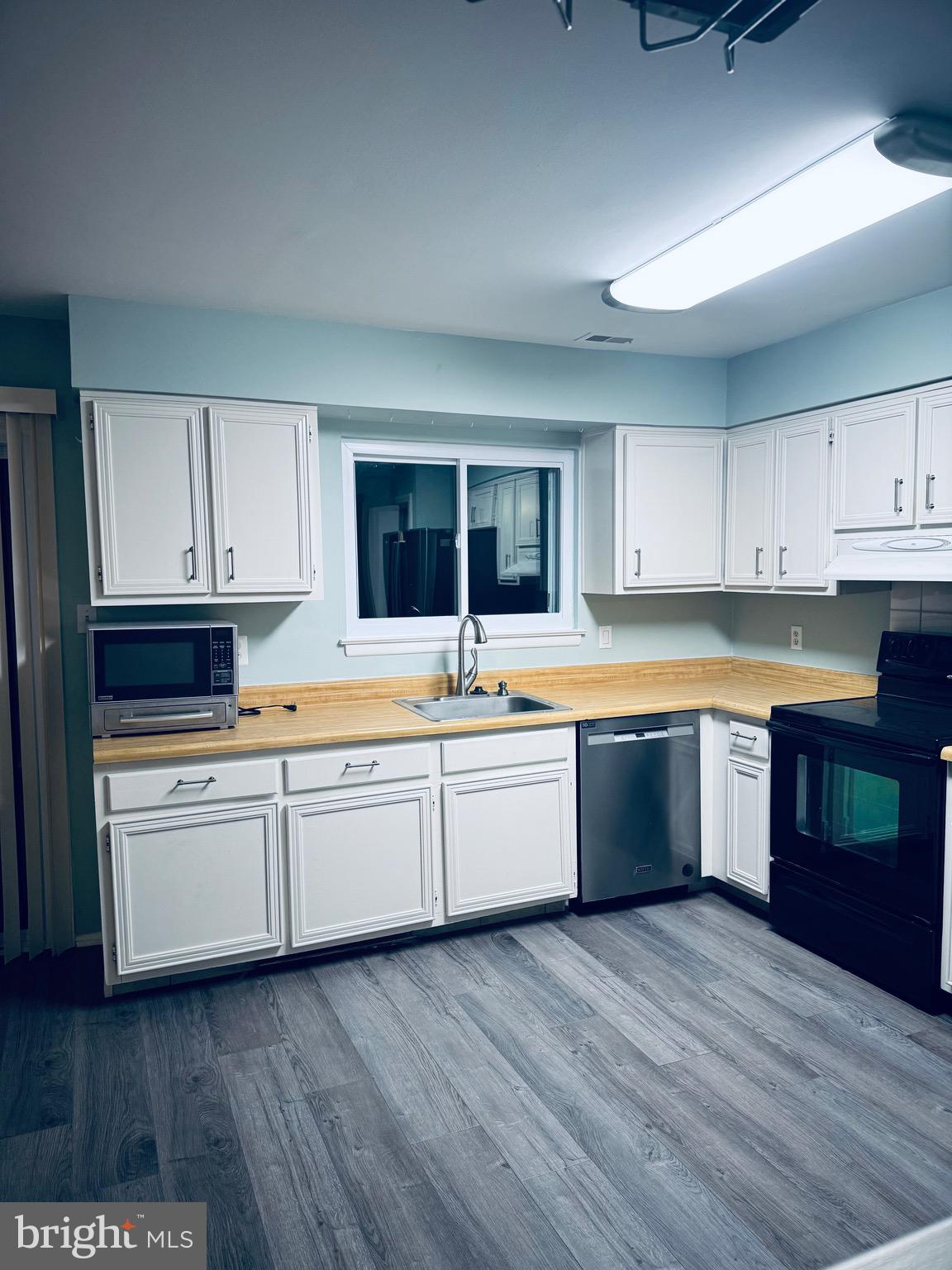 CROMWELL STATION - Residential Lease