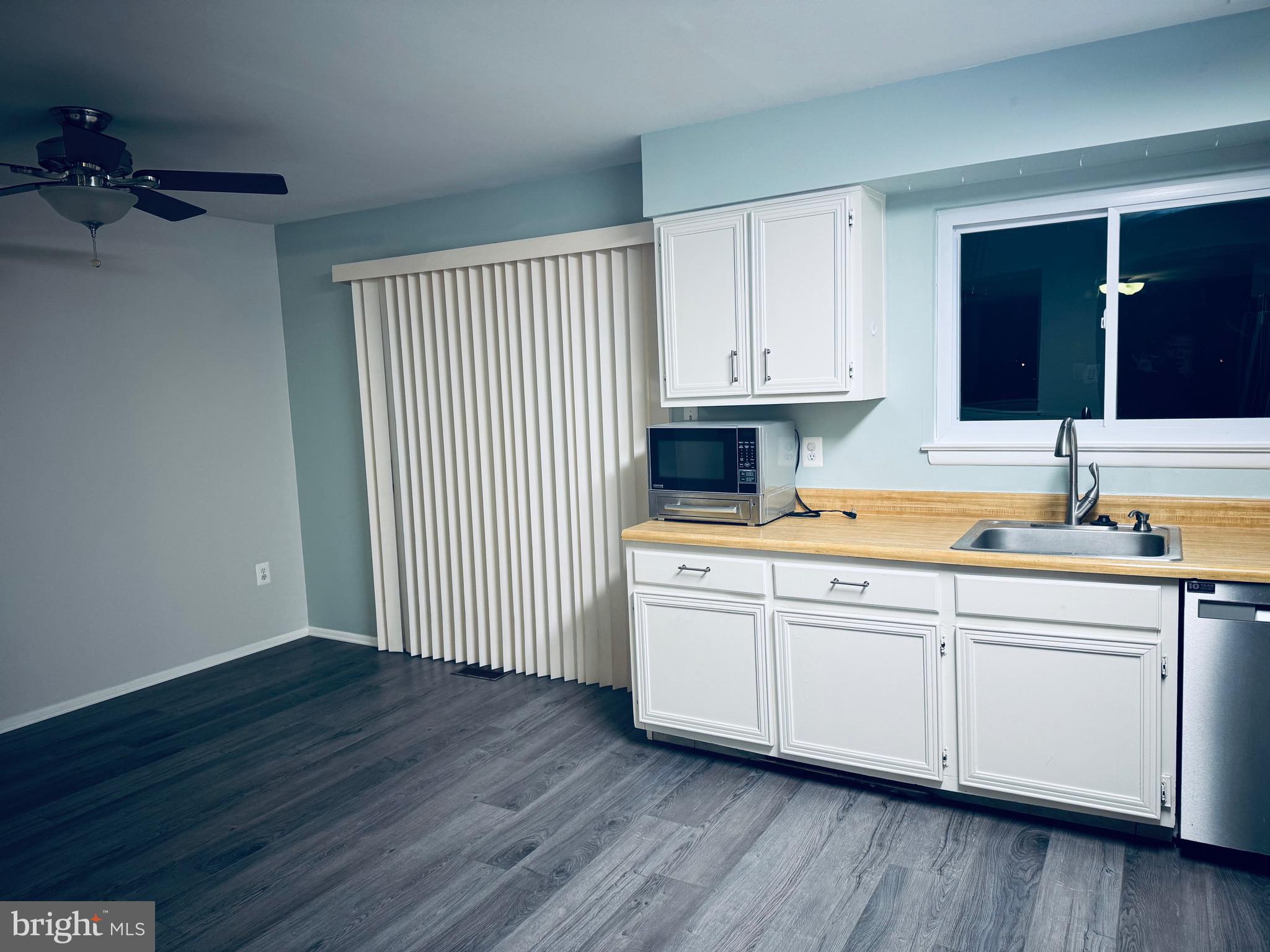 CROMWELL STATION - Residential Lease