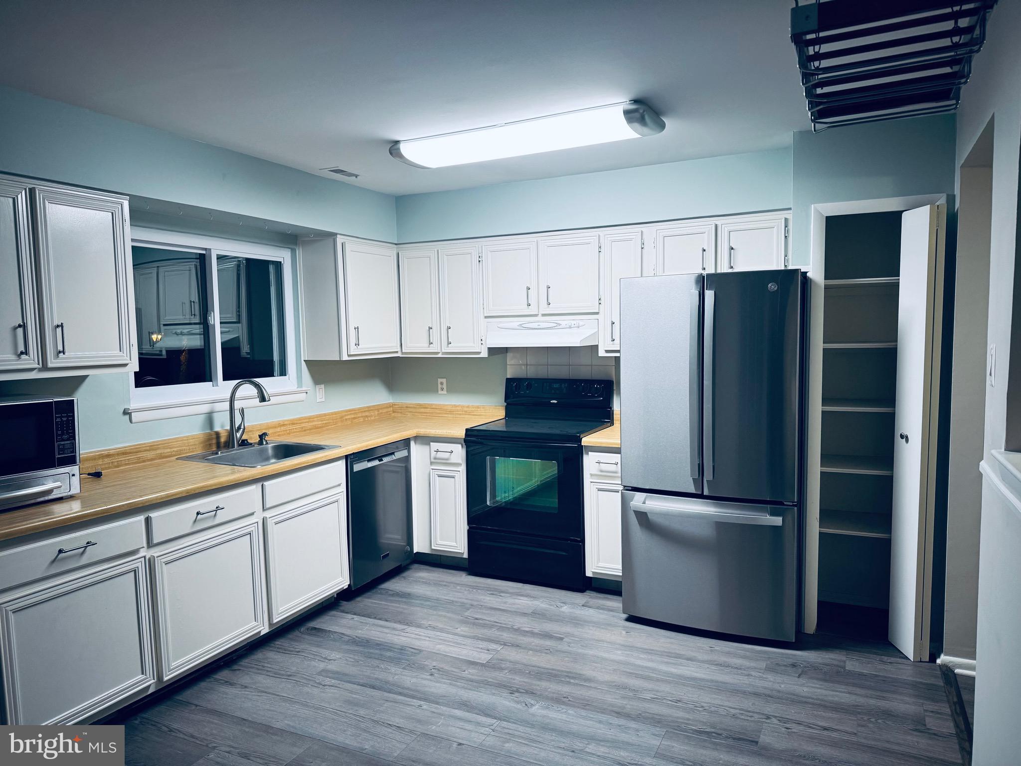 CROMWELL STATION - Residential Lease