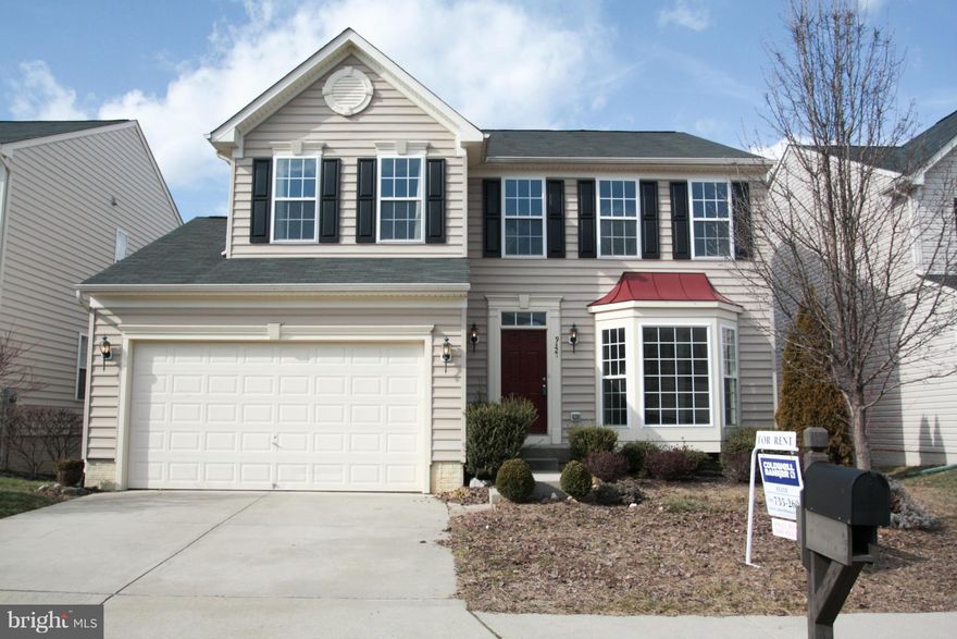 Well-maintained  home close to shopping and entertainment with quick access to walking trails.  The spacious family room opens up to the beautiful kitchen with almost new stainless steel appliances.  The sunroom off the kitchen provides a great deal of natural light.  Enjoy the convenience and energy-saving benefits of a Nest thermostat.