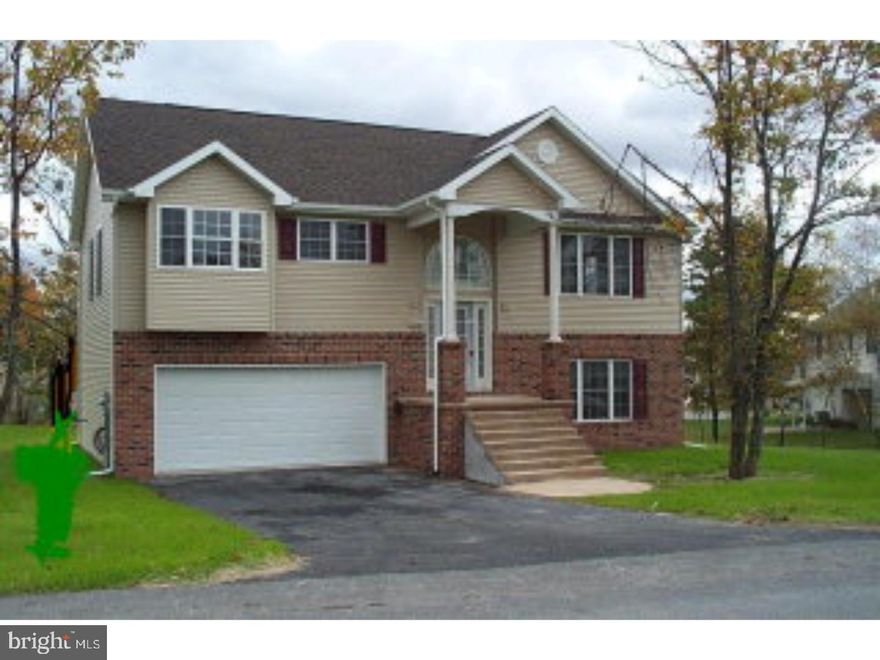 THE LOGAN, NEW CONSTRUCTION BY JMB BUILDERS DESIRABLE LOCATION IN BEAUTIFUL NEIGHBORHOOD, MANY OPTIONS STILL AVAILABLE, SPACIOUS FLOOR PLAN, LAUNDRY ROOM/LOWER LEVEL (2X6 CONSTRUCTION) R-19 ( 30 YEAR ARCHITECTURAL SHINGLES) Color: BEIGE Amp: 200