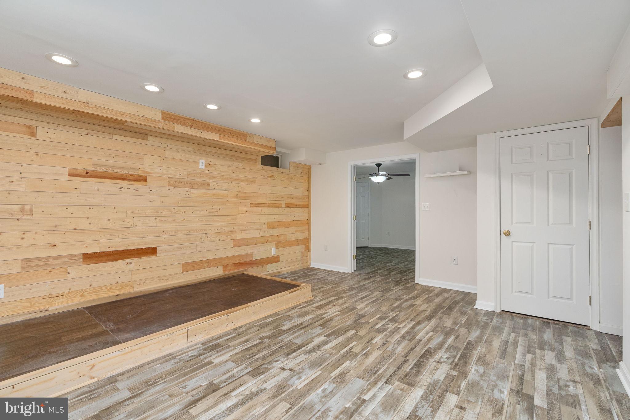 SALEM FIELDS - Residential