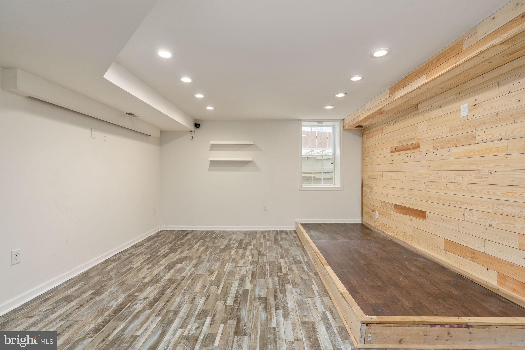 SALEM FIELDS - Residential