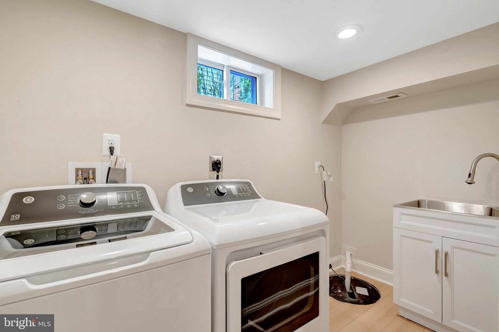 ADAMS ESTATE - Residential