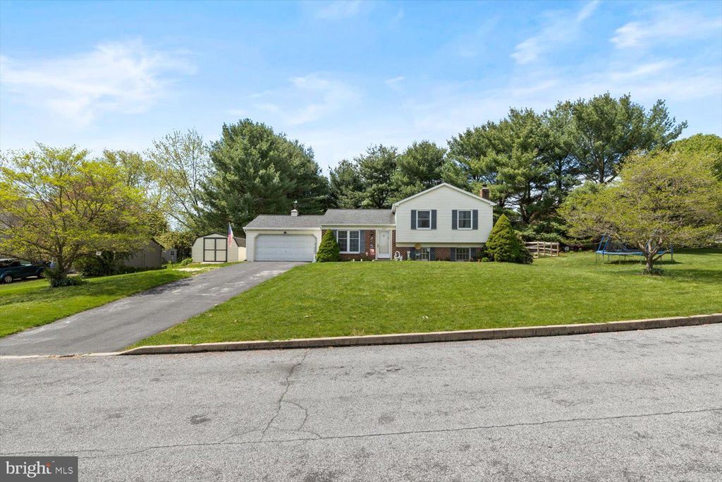 Photo of 207 MOYER RIDGE DR, MANHEIM, PA 17545 (MLS # PALA2033716)
