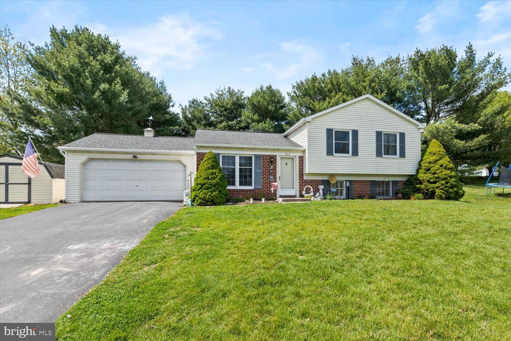 Photo of 207 MOYER RIDGE DR, MANHEIM, PA 17545 (MLS # PALA2033716)