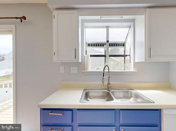 HERITAGE SQUARE - Residential Lease