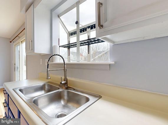 HERITAGE SQUARE - Residential Lease