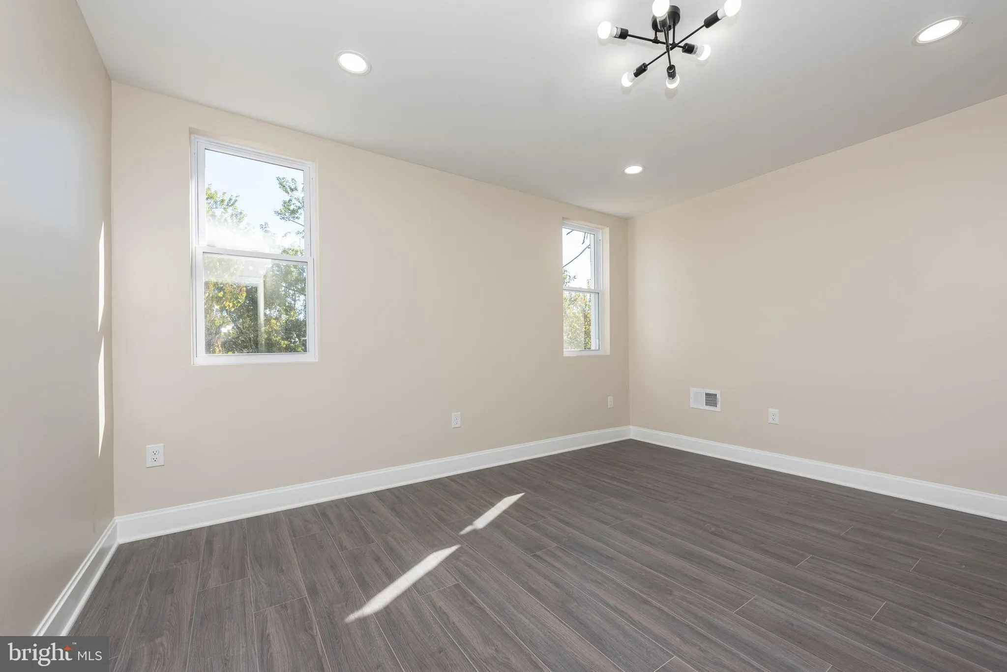 Baltimore, Maryland 21223, United States, 4 Bedrooms Bedrooms, ,3 BathroomsBathrooms,Residential,Active,52430