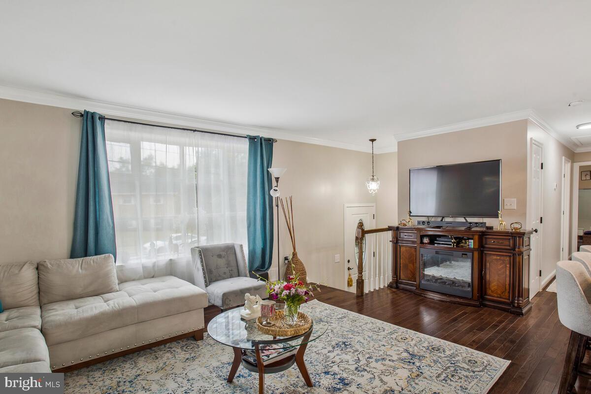 CRESTVIEW MANOR - Residential