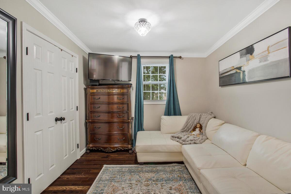 CRESTVIEW MANOR - Residential