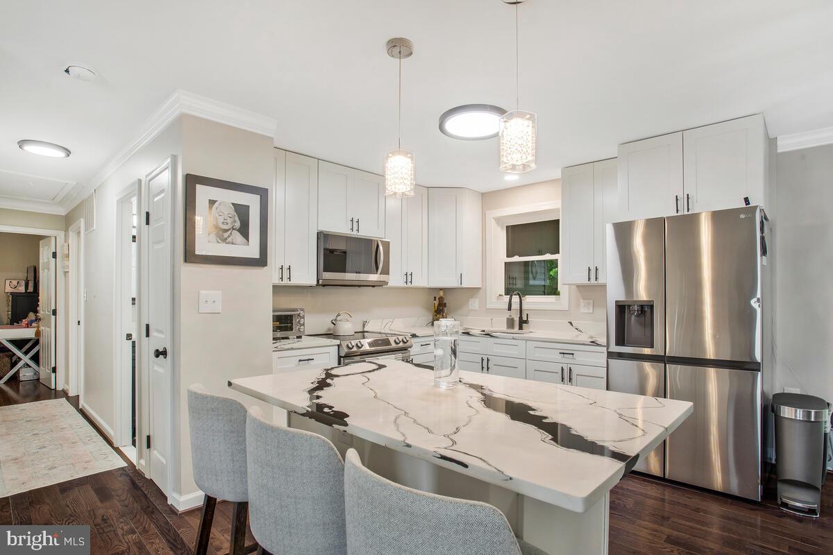 CRESTVIEW MANOR - Residential