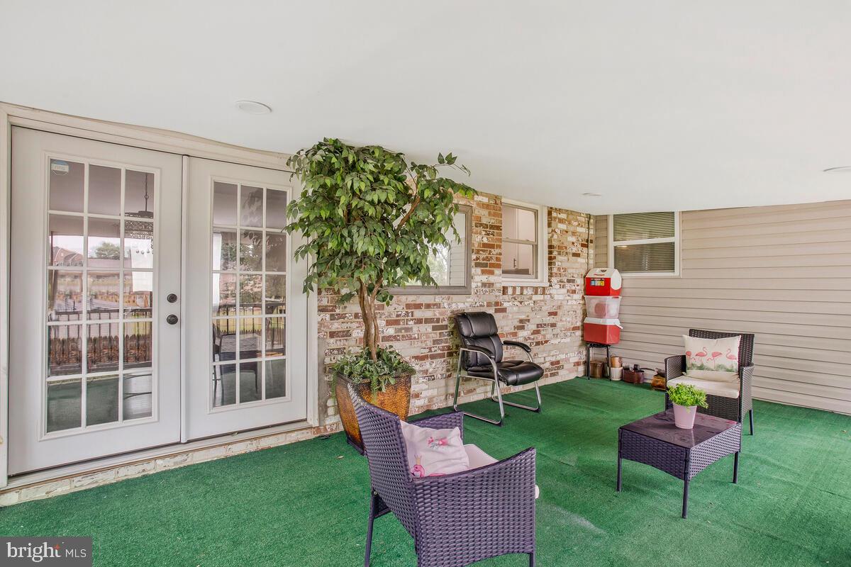 CRESTVIEW MANOR - Residential