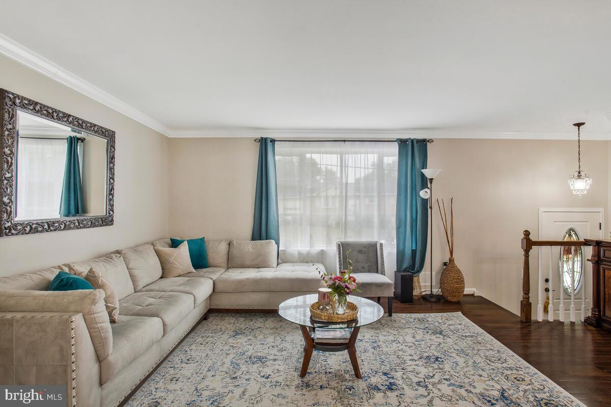 CRESTVIEW MANOR - Residential