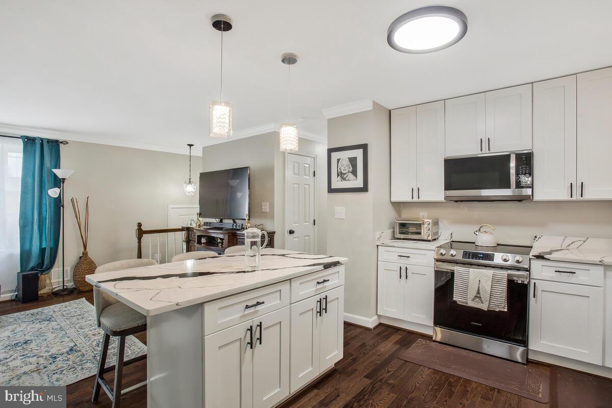 CRESTVIEW MANOR - Residential