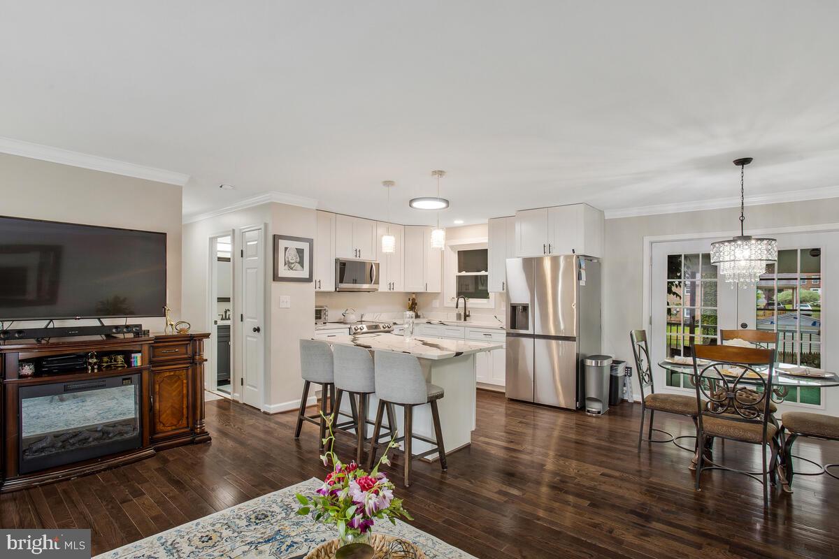 CRESTVIEW MANOR - Residential