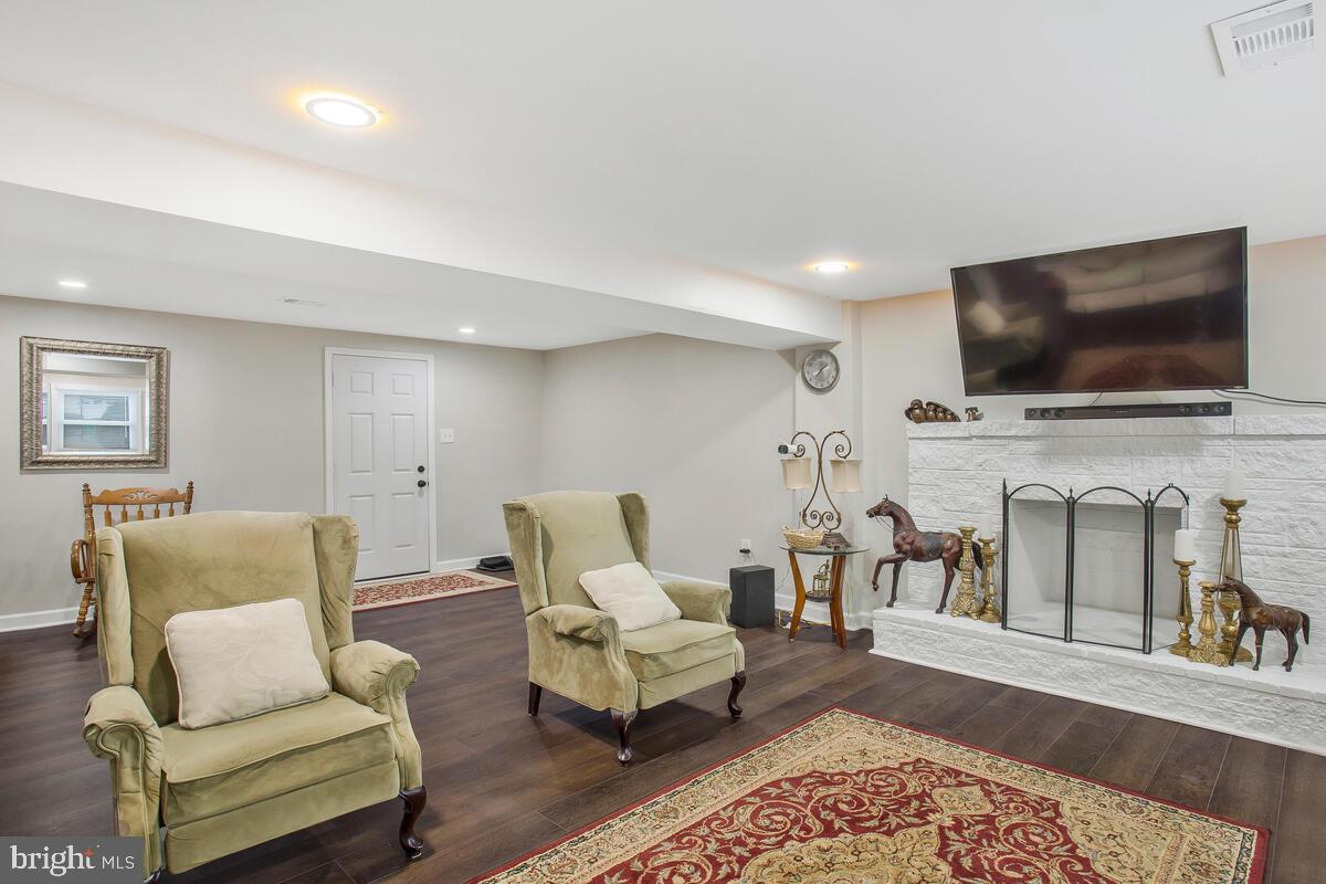 CRESTVIEW MANOR - Residential