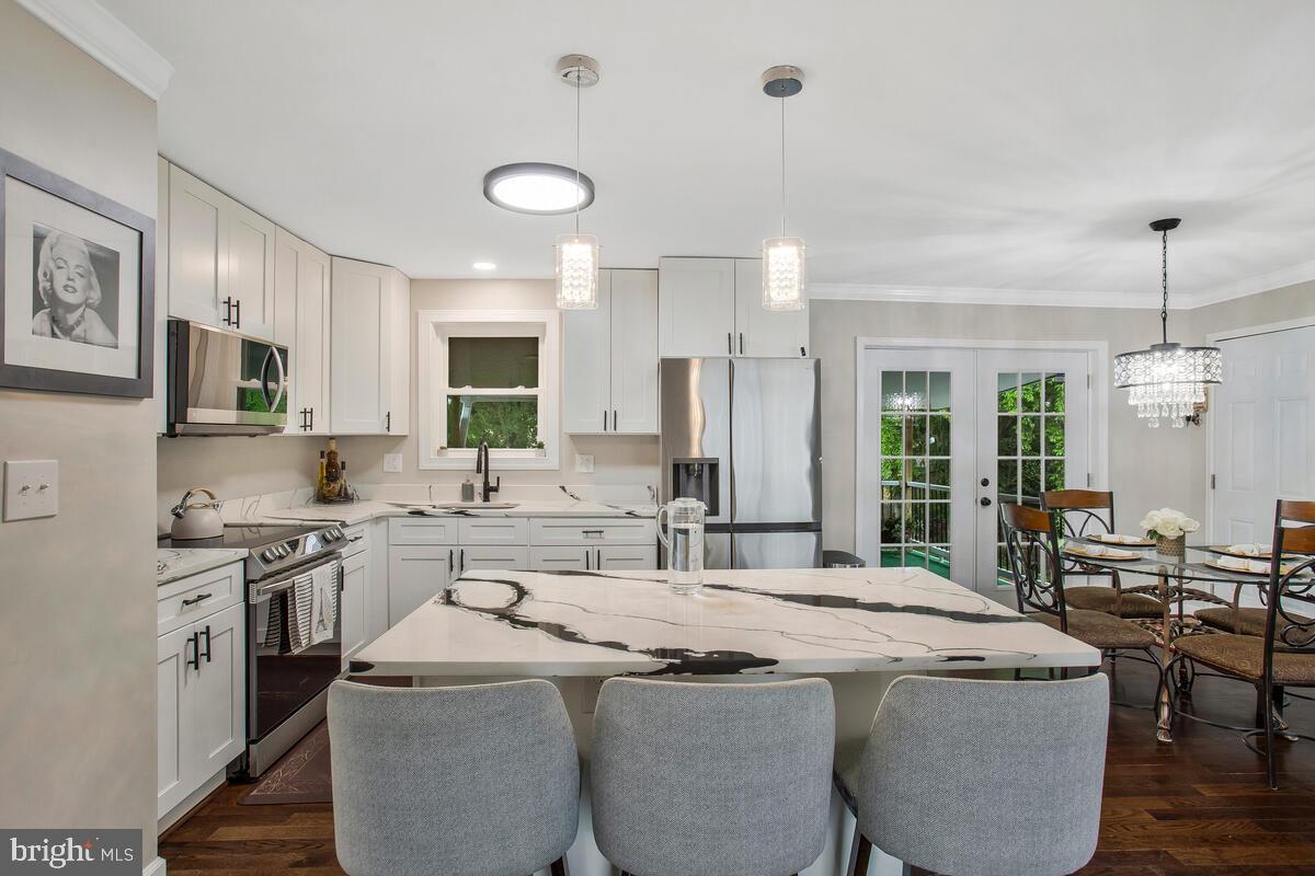 CRESTVIEW MANOR - Residential