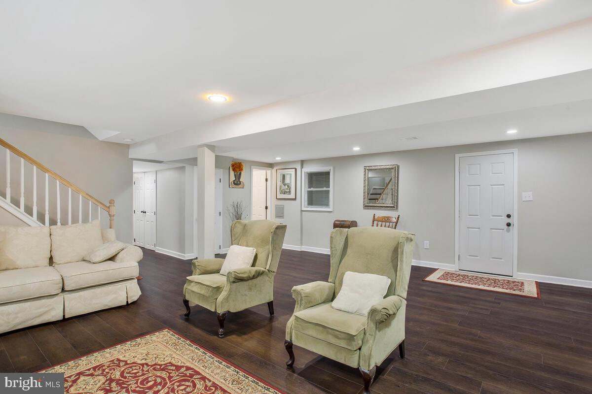 CRESTVIEW MANOR - Residential