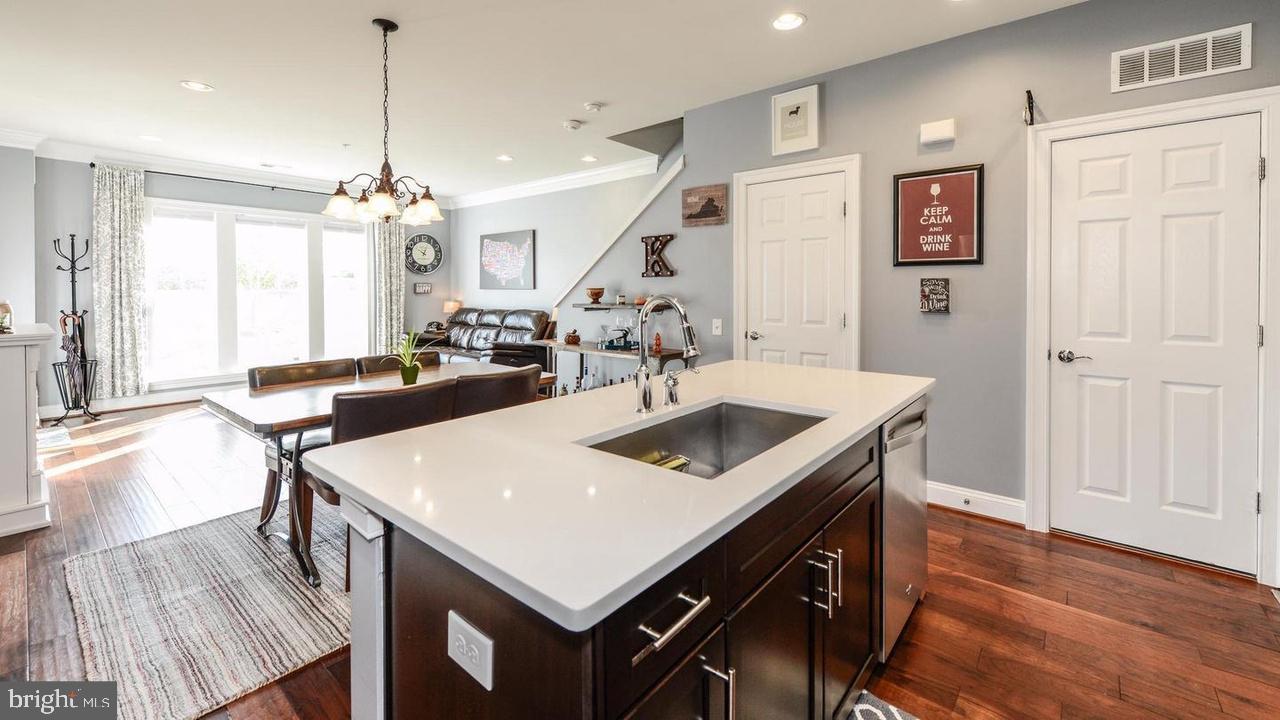 42823 BURRELL SQUARE