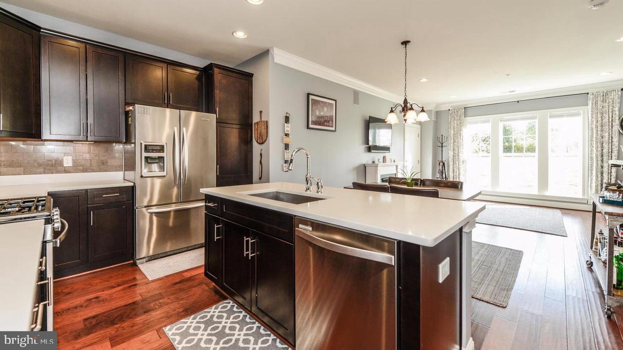 42823 BURRELL SQUARE