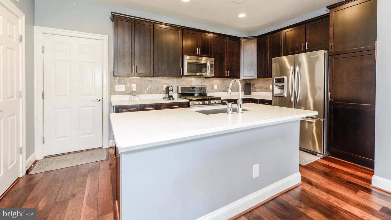 42823 BURRELL SQUARE