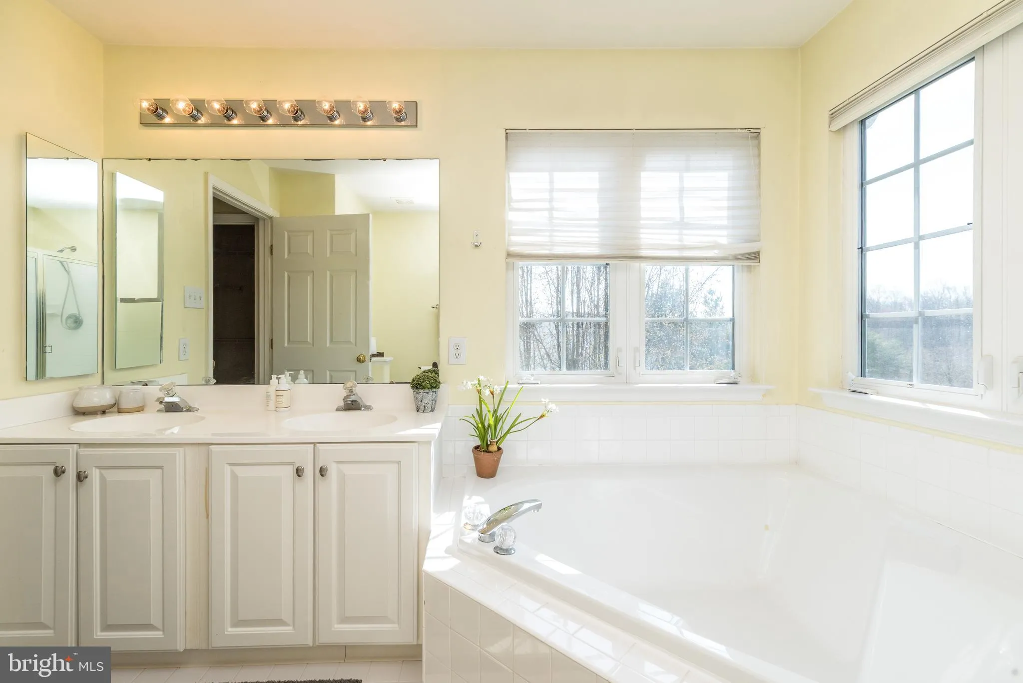 Doylestown, Pennsylvania 18902, United States, 4 Bedrooms Bedrooms, ,3 BathroomsBathrooms,Residential,Pending,100240