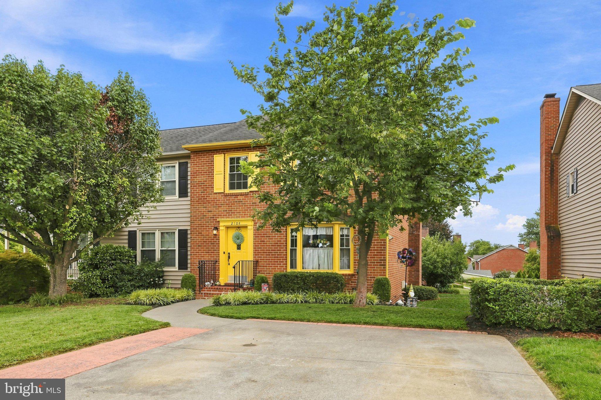 2104 STONELEIGH DRIVE