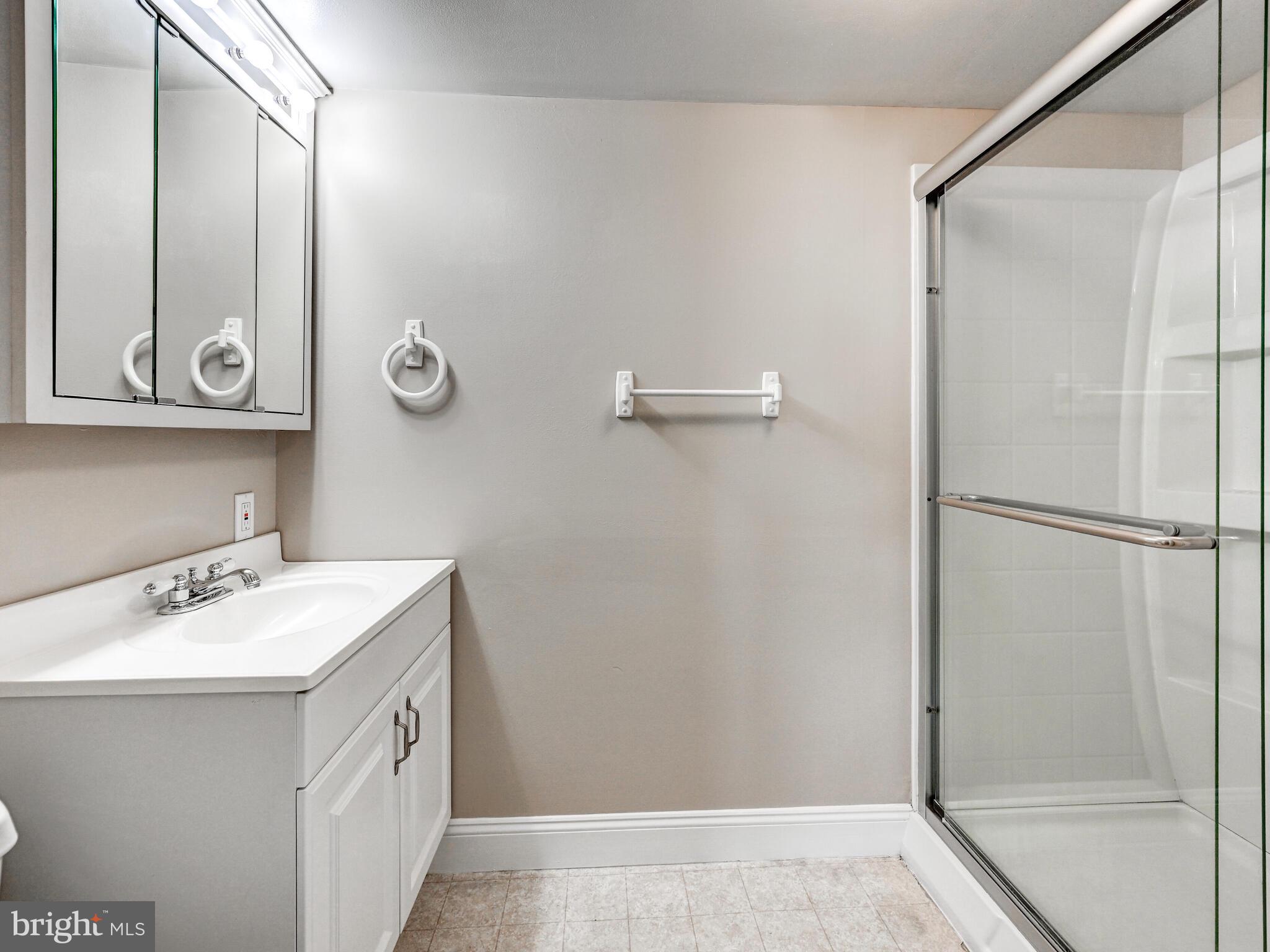 THE RIDGELY - Residential Lease