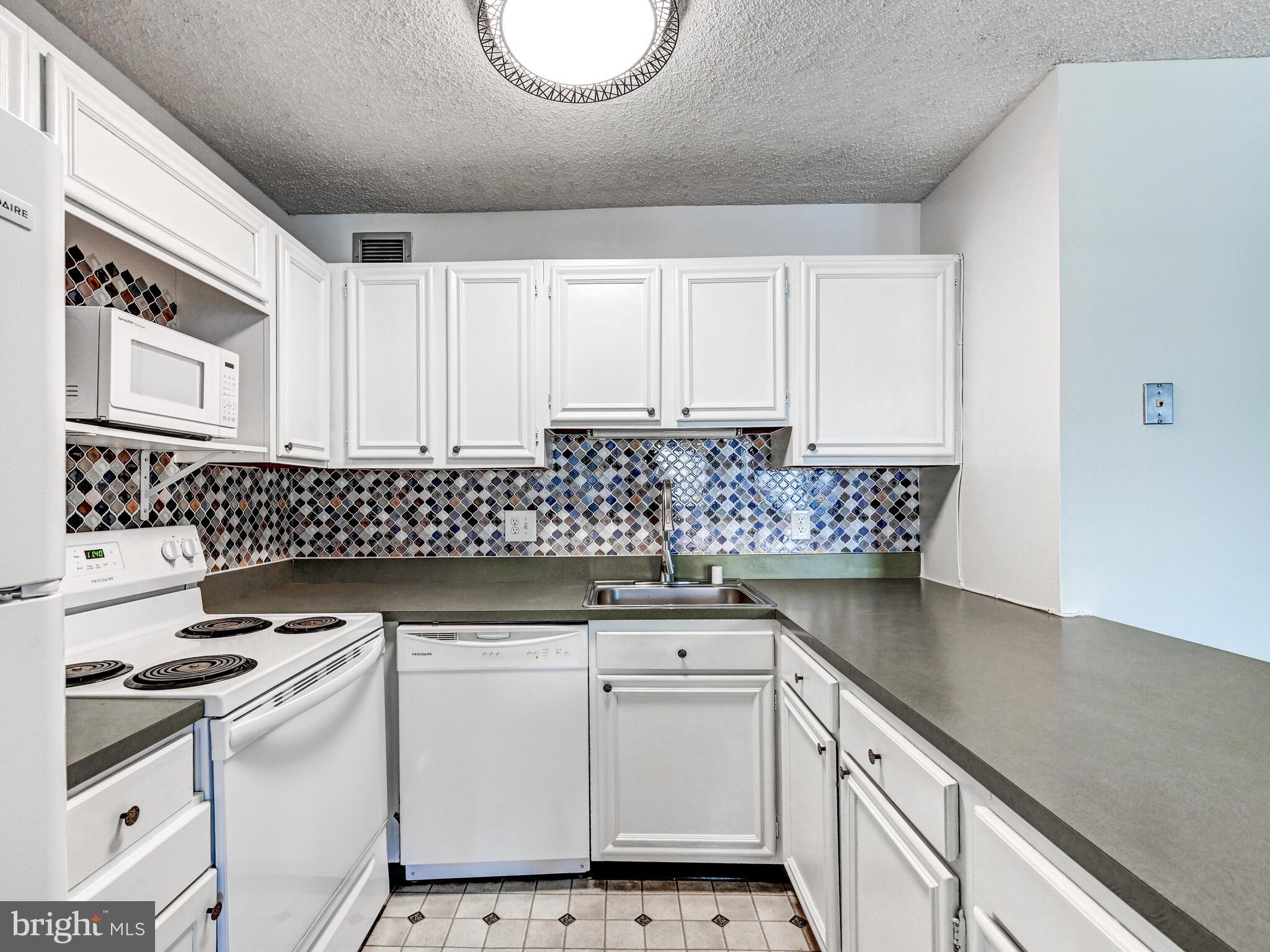 THE RIDGELY - Residential Lease