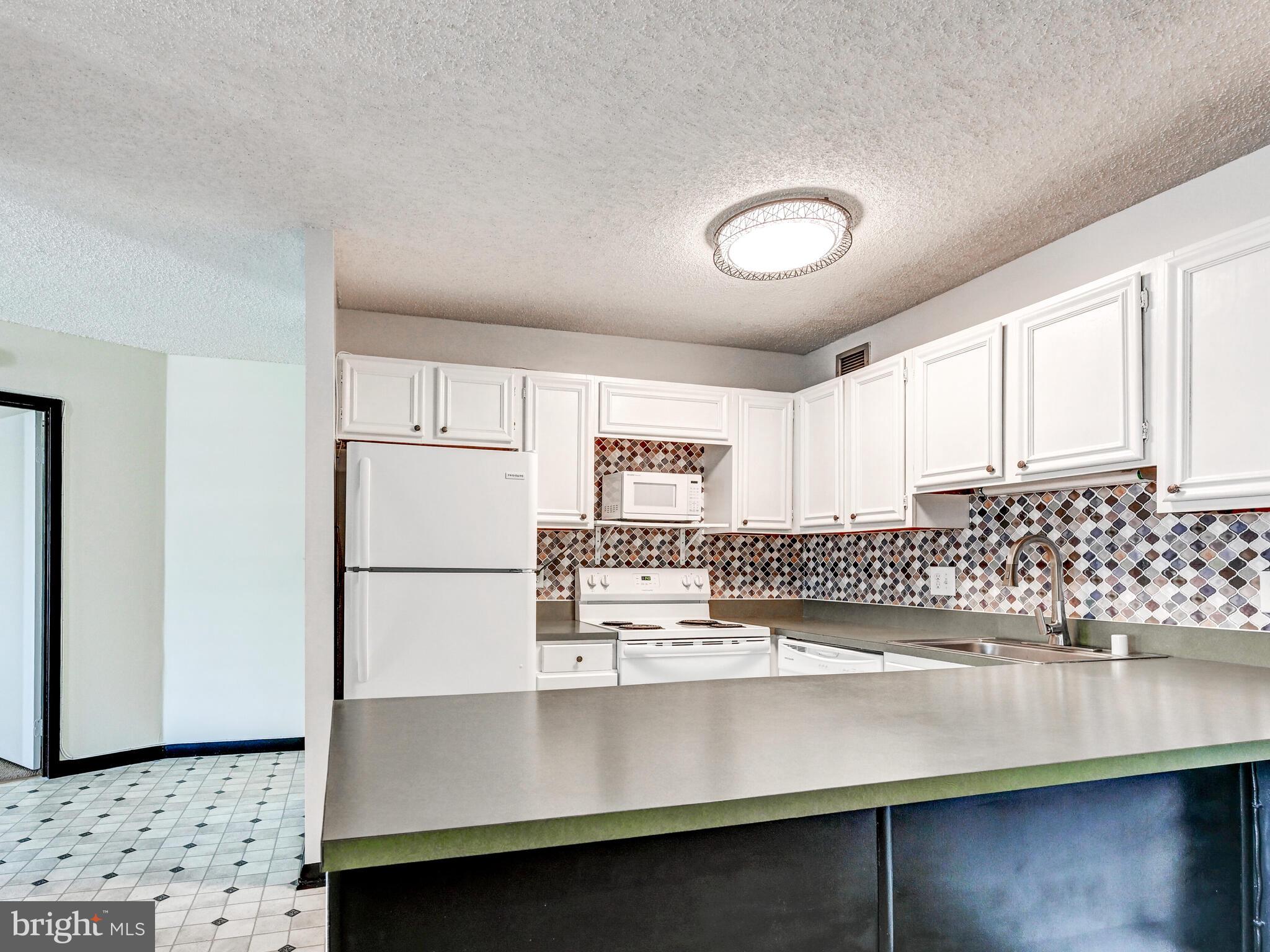 THE RIDGELY - Residential Lease