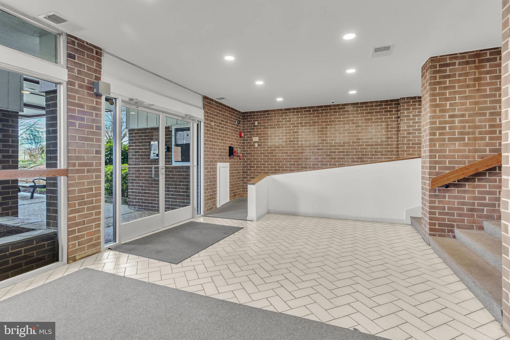 VILLAGE OF WILDE LAKE - Residential