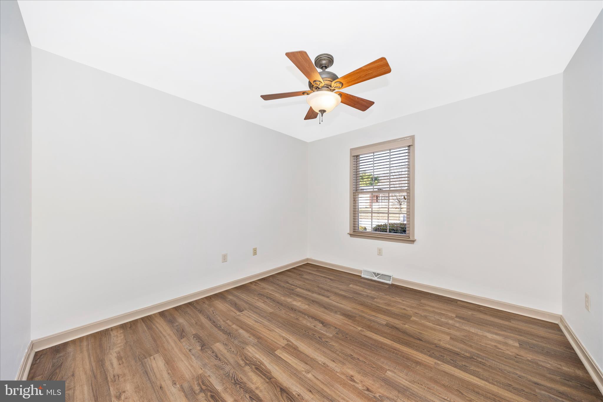 COLONIAL PARK EAST - Residential