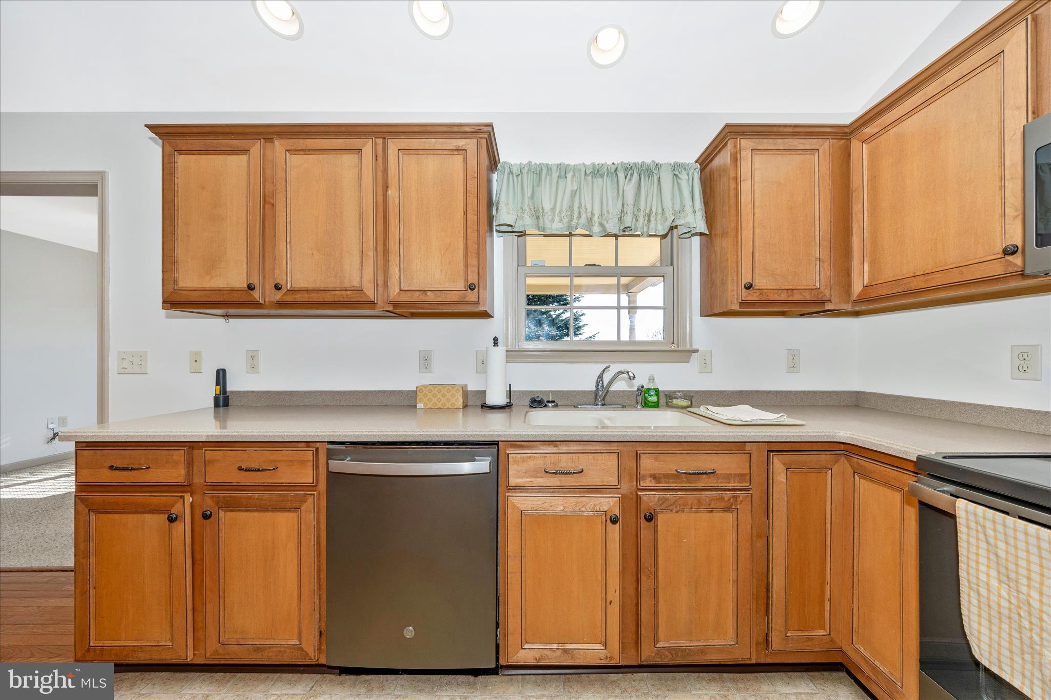 COLONIAL PARK EAST - Residential