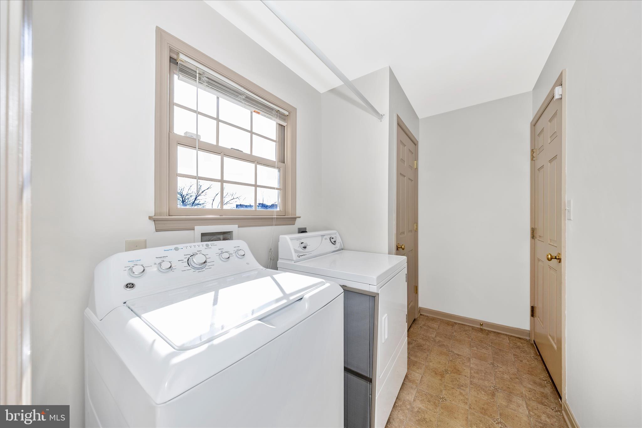 COLONIAL PARK EAST - Residential